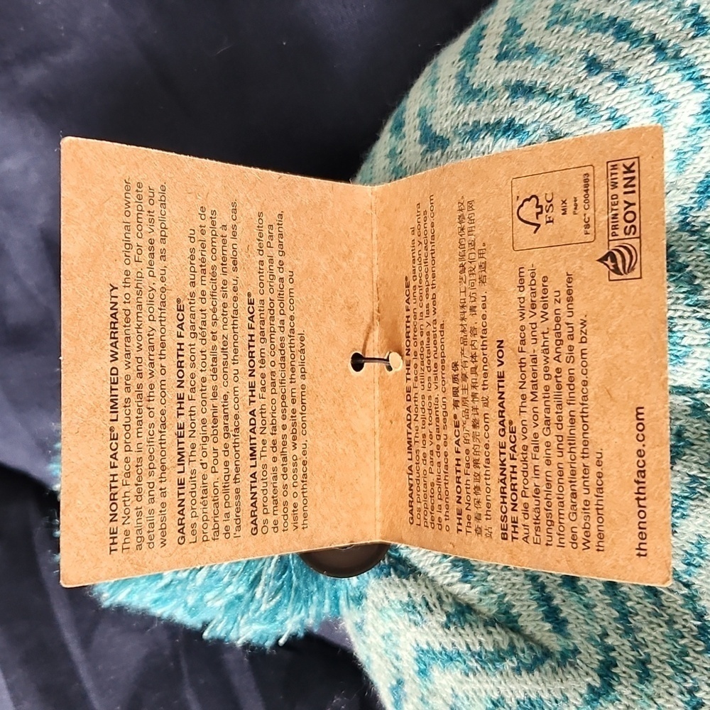 The North Face Chevron pom beanie (new with tags) - Picture 5 of 5